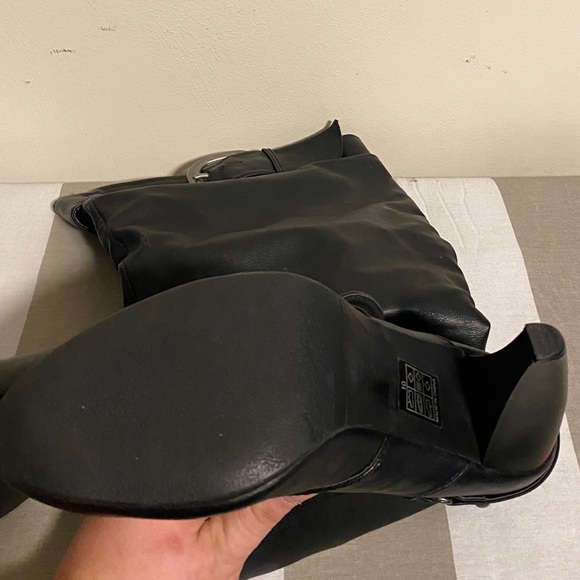 Gorgeous knee high boots - Picture 3 of 6